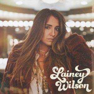 ดาวน์โหลดและฟังเพลง Microphone พร้อมเนื้อเพลงจาก Lainey Wilson