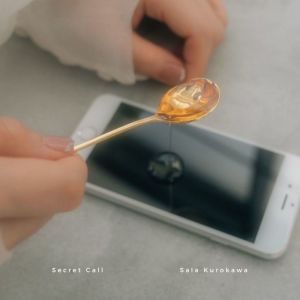 Dengarkan lagu Secret Call nyanyian 黒川沙良 dengan lirik