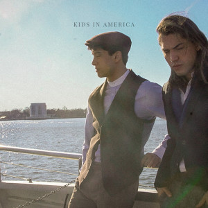 ดาวน์โหลดและฟังเพลง Kids in America พร้อมเนื้อเพลงจาก Sinego B Side