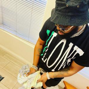 ดาวน์โหลดและฟังเพลง Wild wild wild (feat. Poodie Mac) (Explicit) พร้อมเนื้อเพลงจาก Big Juju