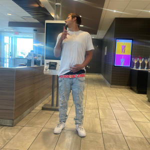 收聽Flakko的Money On Top歌詞歌曲