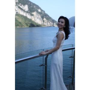 Listen to 编花篮 song with lyrics from 孟莎莎