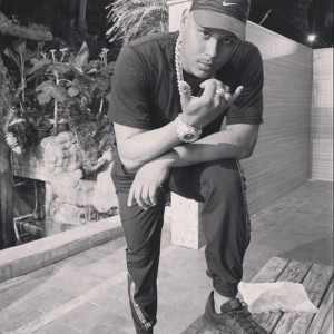 Dengarkan Glock de Rajada (Live|Explicit) lagu dari DJ DIEGO O ÚNICO dengan lirik