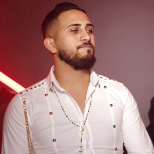 Dengarkan Regina lagu dari Emanuel de la Cluj dengan lirik