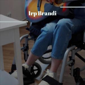 Dengarkan Teeth lagu dari Areen Lour dengan lirik