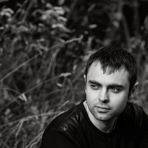 ดาวน์โหลดและฟังเพลง Sad Piano พร้อมเนื้อเพลงจาก Ecveezer