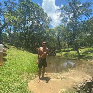 ดาวน์โหลดและฟังเพลง DIA DE GUERRA (Explicit) พร้อมเนื้อเพลงจาก Pivétte original