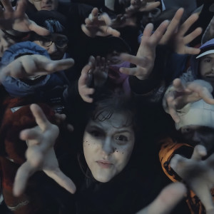 Listen to Równaj W Górę (Cypher) (Explicit) song with lyrics from Vera Icon