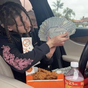 收聽Cloud Bops的Blue Cheese! (feat. Beastly) (Explicit)歌詞歌曲