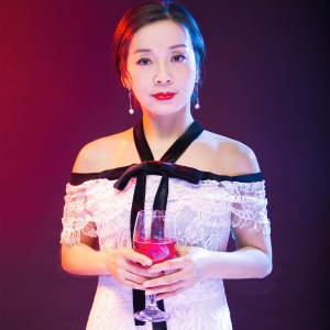 收聽梁芳芳的追尋你的方向歌詞歌曲