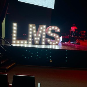 ดาวน์โหลดและฟังเพลง Kilometros (feat. Javiera Huacachi) พร้อมเนื้อเพลงจาก Lima Music Studio