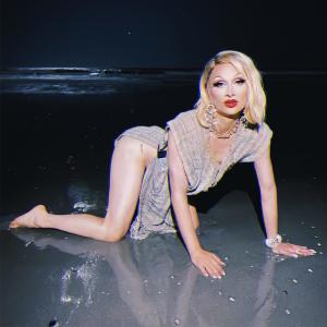 收聽Jinka的Little Too High歌詞歌曲