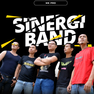 ดาวน์โหลดและฟังเพลง Palsu พร้อมเนื้อเพลงจาก Sinergi