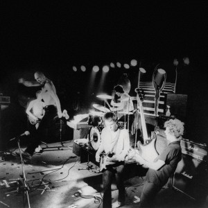 ดาวน์โหลดและฟังเพลง Take Me Down Easy (Live) พร้อมเนื้อเพลงจาก Midnight Oil
