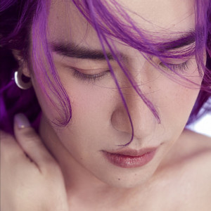 Listen to แปลก (Acoustic Mix) song with lyrics from SIN