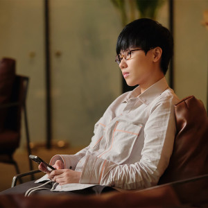 ดาวน์โหลดและฟังเพลง Một Chút Quên Em Thôi พร้อมเนื้อเพลงจาก Tien Cookie