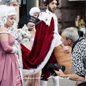 Dengarkan lagu Голий король nyanyian Бумбокс dengan lirik