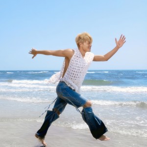 Listen to 今天很OK song with lyrics from Kenji Wu (吴克羣)