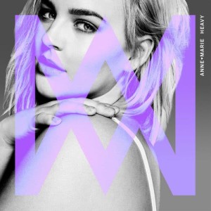 ดาวน์โหลดและฟังเพลง Heavy พร้อมเนื้อเพลงจาก Anne-Marie