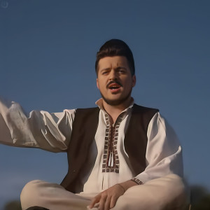 Listen to Am O Mândră Mititică song with lyrics from Paul Ananie