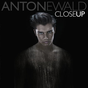 ดาวน์โหลดและฟังเพลง Close Up พร้อมเนื้อเพลงจาก Anton Ewald