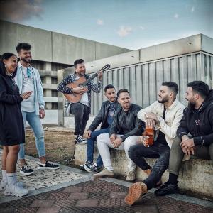 Listen to Cuando Sale De La Ducha song with lyrics from Boana