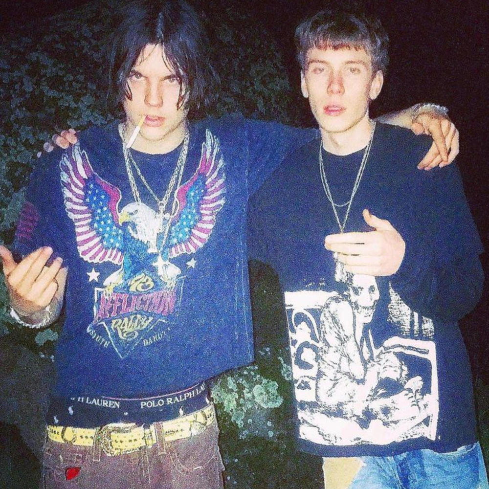 PIDEN FOTO (feat. TINCHOPLUG & pvnkiann) (Explicit)