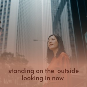 收聽The Dubs的Standing on the Outside Looking in Now歌詞歌曲