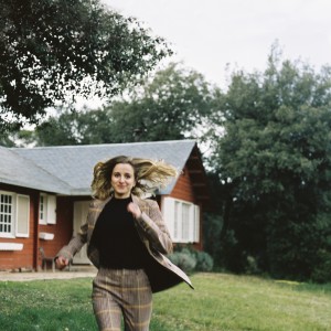 收聽Intana的De punt a línia歌詞歌曲