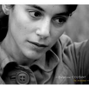 Listen to Je ne peux faire l'économie des grands pas song with lyrics from Delphine Coutant