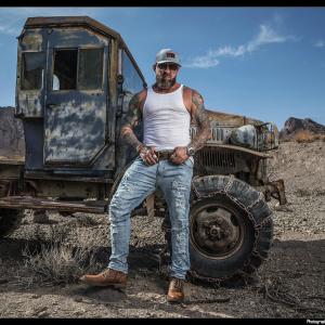 Listen to Country to the bone song with lyrics from John WidōMākr