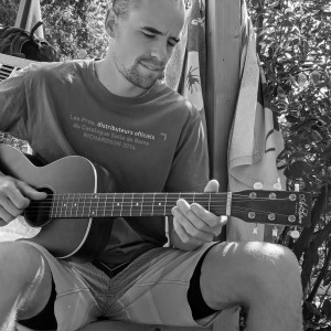 Dengarkan The Friendly Familly lagu dari Morgan Soulard dengan lirik