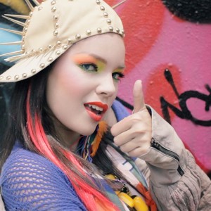 收聽Dewi Sandra的Yang Penting Asik歌詞歌曲