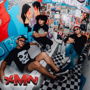 Dengarkan lagu Saat Bersamamu nyanyian XMN. dengan lirik