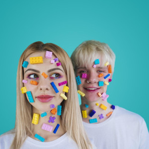 收听YOYO的Похожи (Explicit)歌词歌曲