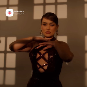 ดาวน์โหลดและฟังเพลง Shoqnia nuk tradhëtohet พร้อมเนื้อเพลงจาก Ezo Menic