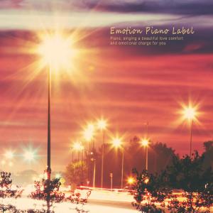 Dengarkan lagu Piano Under The Moonlight nyanyian Lee Siwon dengan lirik