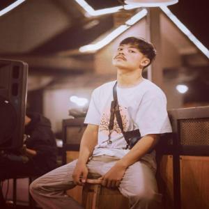 Listen to Syukur song with lyrics from Ari Muhammad Rukmana