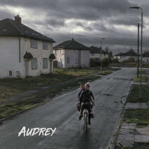收聽Audrey的She Says歌詞歌曲