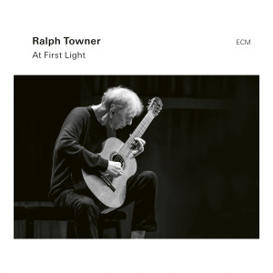 收聽Ralph Towner的At First Light歌詞歌曲