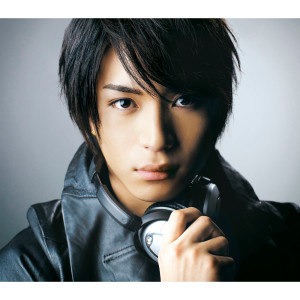 ดาวน์โหลดและฟังเพลง Paradise พร้อมเนื้อเพลงจาก 松下优也