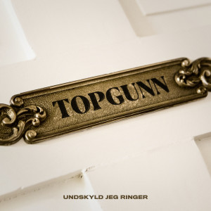 ดาวน์โหลดและฟังเพลง Undskyld Jeg Ringer พร้อมเนื้อเพลงจาก TopGunn