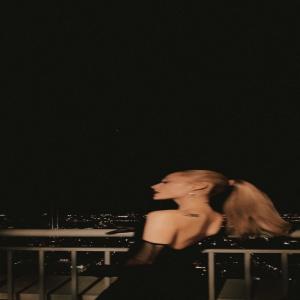 收聽MLProduce的SIN LUCES歌詞歌曲