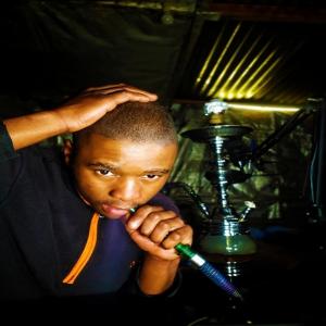收听Mfana Ka Ma的Khuza labafana (feat. Mpura Ouseven & KayBee)歌词歌曲