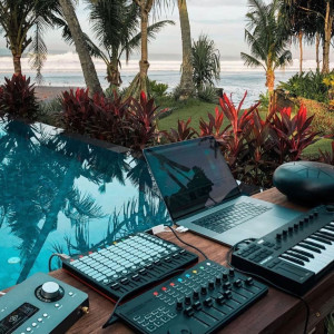 default playlist img