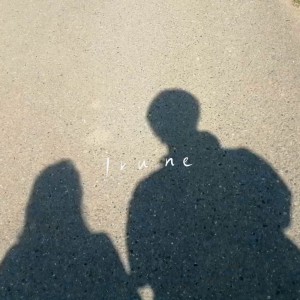 Dengarkan lagu 幸せ nyanyian irune dengan lirik