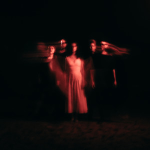 ดาวน์โหลดและฟังเพลง Alma Posesa พร้อมเนื้อเพลงจาก Indigo