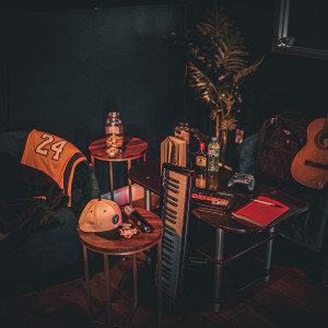 Dengarkan Future Holds (Explicit) lagu dari Soundbyte dengan lirik