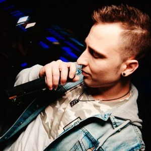 收聽Cristian Alos的Mi tronista歌詞歌曲
