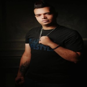 Listen to قبضني song with lyrics from Ahmed Khalid